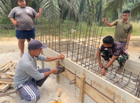 Kabut Asab Tidak Menghalangi Tim Satgas Kodim 0302/Inhu Bangun Jembatan Gantung Garuda