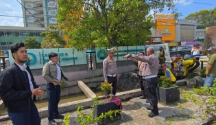 Ditlantas Polda Riau dan PUPR Gerak Cepat Tindak Lanjuti Titik Banjir di Depan RS Awal Bros