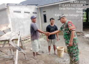 Temui Warga Di Desa Binaaanya Babinsa Ciptakan Keakraban Agar Tetap Kompak