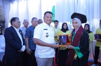 Wakil Bupati Asahan Hadiri Wisuda Sarjana Dan Pascasarjana Universitas Asahan
