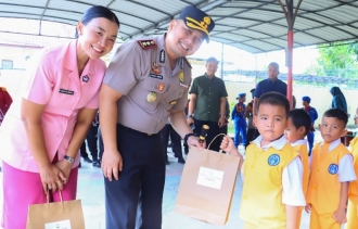 Kapolres Tebing Tinggi Kunjungi TK Kemala Bhayangkari 04, Berikan Motivasi kepada Guru dan Peserta Didik