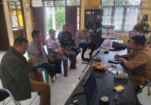 Saling Sinergi Antara Babinsa Dan  Bhabiniamtibmas Serta Aparat Desa Redang Untuk Ciptakan Lingkungan Aman