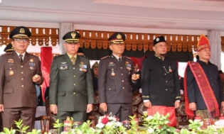 Kapolres Tebing Tinggi Ikuti Upacara Detik-detik Proklamasi HUT ke-80 RI di Lapangan Merdeka