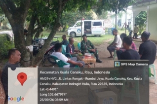 Tingkatkan Sinergi Babinsa Koramil 01/Rengat Laksanakan Komsos Dengan Warga Desa Binaan