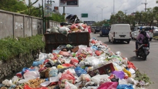 Tak Ada Lagi Uang Tunai Pembayaran Retribusi  Sampah di  Pekanbaru