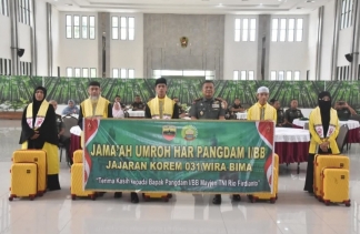 Komandan Korem 031/WB Melepas Keberangkatan Prajurit dan PNS TNI Menjalankan Umroh