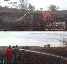 Padamkan Karhutla Didesa Sungai Raya Babinsa Koramil 01/Rengat Dan Tim Gabungan Saling Kerjasama