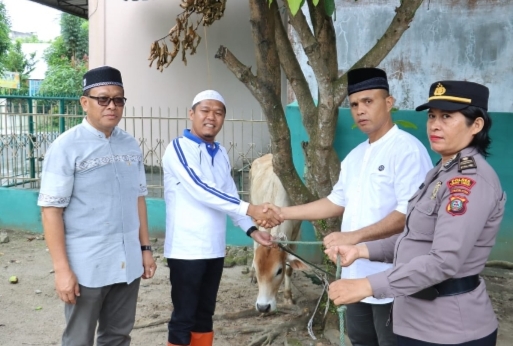 Kapolres Serahkan Hewan Qurban ke MUI Kota Tebing Tinggi