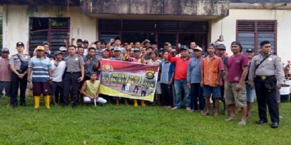 Polsek Muara Lakitan Laksanakan Giat Gotong Royong Bersama Tiga Pilar