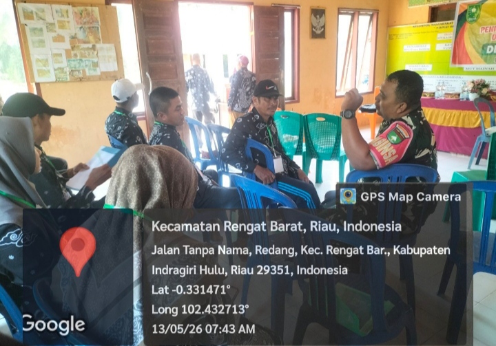 Jalankan Komsos Bersama Tokoh Masyarakat Babinsa Koramil 01/Rengat Turun Ke Desa Redang