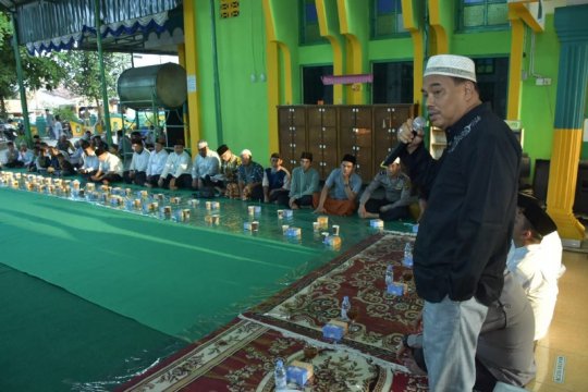 Wali Kota  Tebingtinggi Ajak warga berbuka puasa di Masjid