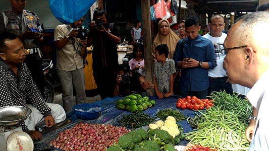 Jelang Natal dan Tahun Baru 2017, Gubri Cek Pos Keamanan dan Pasar