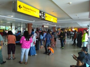 Jelang Natal, Kepadatan Penumpang di Bandara SSK II Pekanbaru Meningkat