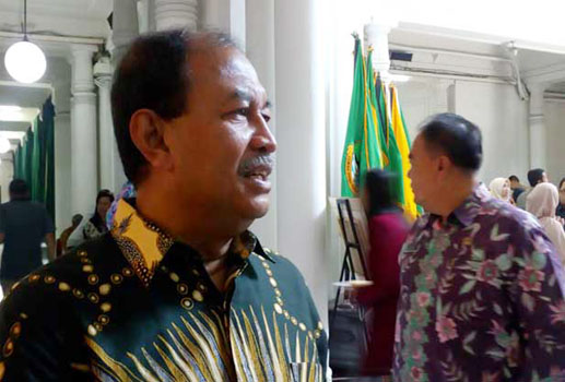 Disperindag Jabar Serahkan 300 Sertifikat Halal