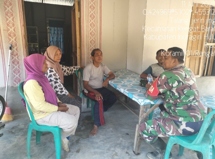 Demi Menjaga Hubungan Baik Serta Keakraban Antara Babinsa Dengan Masyarakat Komsos Jalanya