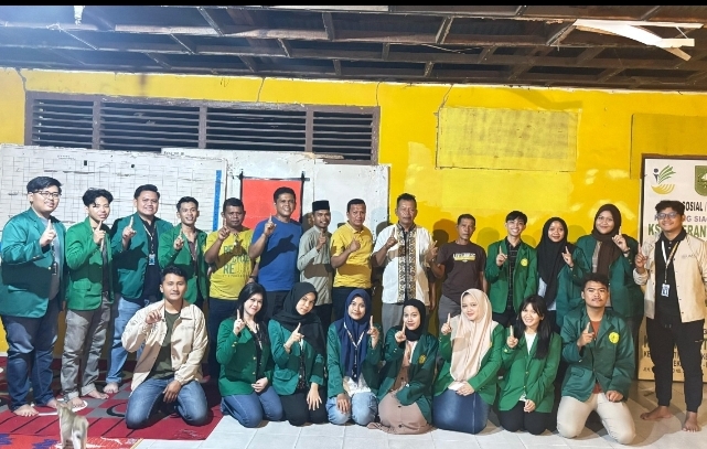 Kelompok Satu KKN Mahasiswa UMRI Rapat Bersama Tokoh Masyarakat Kelurahan Meranti Pandak