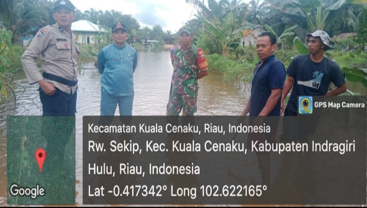 Waspada Datangnya Banjir Susulan Babinsa Ingatkan Warga Tinggal Didekat Bantaran Sungai.