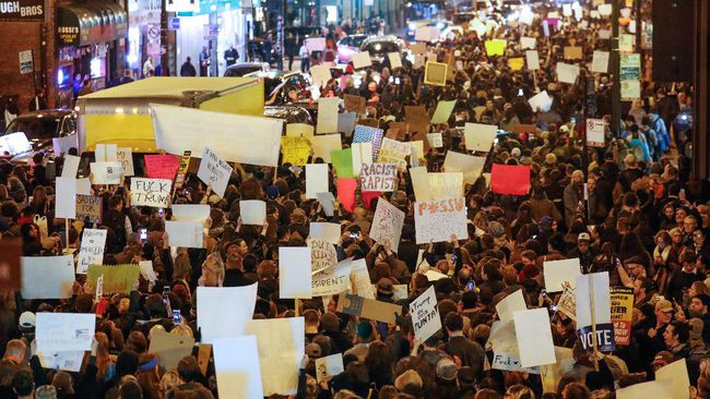 Tolak Kemenangan Trump, Ribuan Warga AS Turun ke Jalan