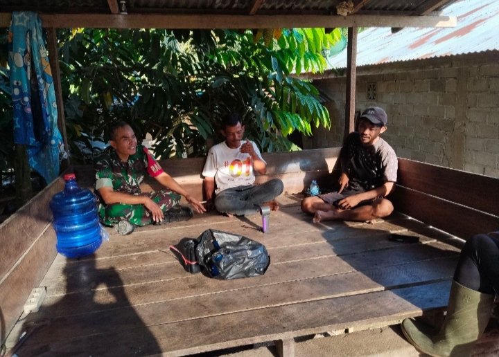 Tugas Pokok Babinsa Salah Satunya Dengan Komsos Agar Interaksi TNI Dengan Masyarakat Tercipta