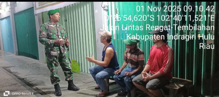 Menyusuri Wilayah Teritorial Babinsa Patroli Malam Untuk Wujudkan Lingkungan Aman Dan Tertib.