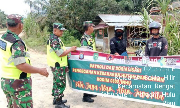 Babinsa Serka Sakimin Gelar Patroli Karhutla di Desa Rawa Makmur, Pastikan Wilayah Aman dari Titik Api