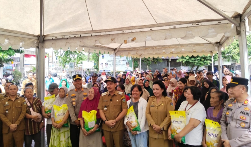 Kapolres Tebing Tinggi Bersama Walikota Tinjau Pelaksanaan Gerakan Pangan Murah di Padang Hulu