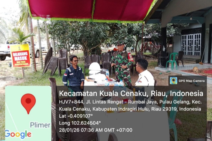 Babinsa Koramil 01/Rengat Melaksanakan Kegiatan Komsos Dengan Warga Desa Binaan