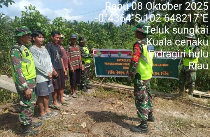 Babinsa Koramil 01/Rengat Lakukan  Patroli Malam Bersama Warga Dikelurahan Kampung Dagang