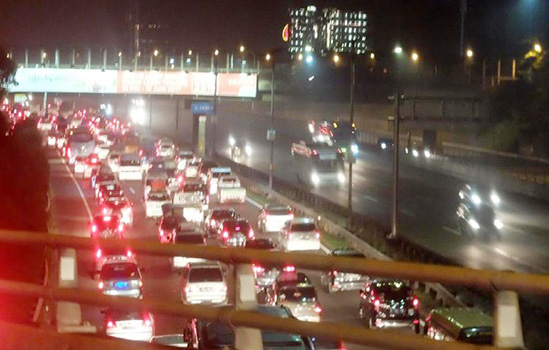 Hari Kedua Lebaran, Rest Area Penyebab Kemacetan di Tol Cikampek