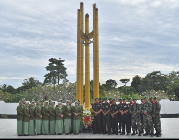 Teruskan Perjuangan Para Pahlawan Dandim 0302/Inhu Diwakili  Danramil 04/PP Kodim 0302/Inhu Laksanakan Upacara Hari Juang TNI AD Ke.79