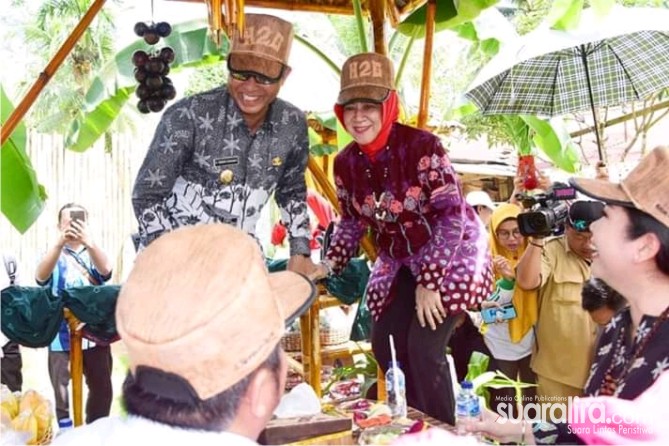 Gubernur Sumsel Bersama Bupati Mura Lakukan Pemotongan Pita, Tanda Diresmikanya Destinasi Wisata Kampung Bambu Dusun Sri Pengantin