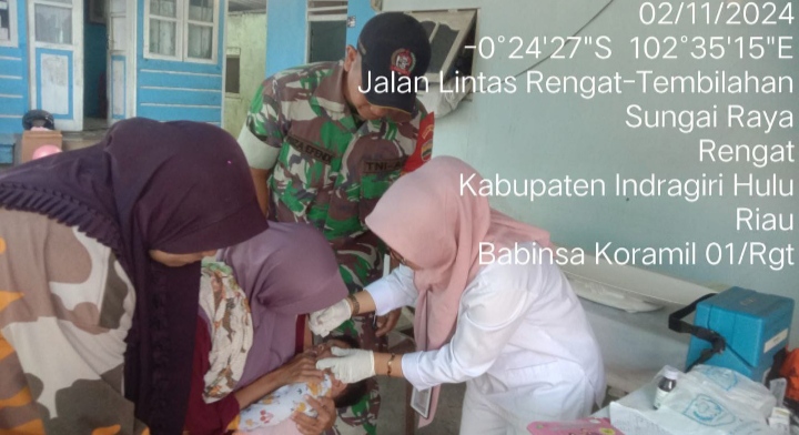 Babinsa Ikut Mendampingi Petugas Saat Kegiatan Posyandu Di Desa Binaan