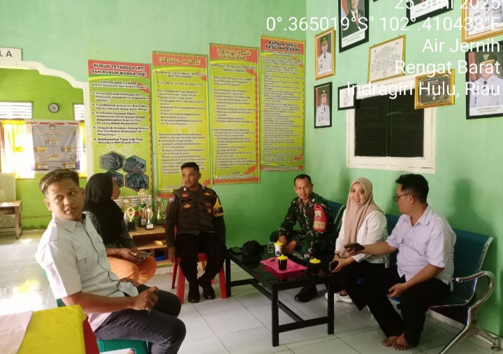 Tingkatkan Kerja Sama Yang Baik, Babinsa Jalankan Komsos Bersama Perangkat Desa, Bhabinkamtibmas Dan Sekcam