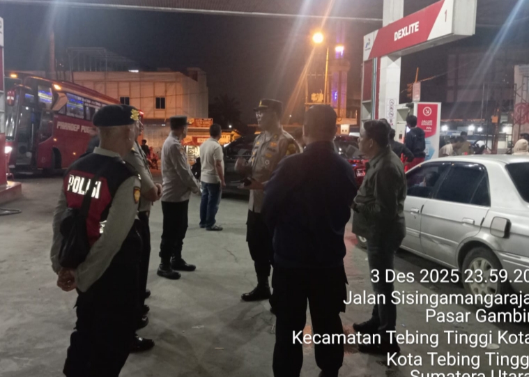 Monitoring Kelangkaan BBM, Polres Tebing Tinggi Pengamanan Antrean dan Atur Lalu Lintas di SPBU