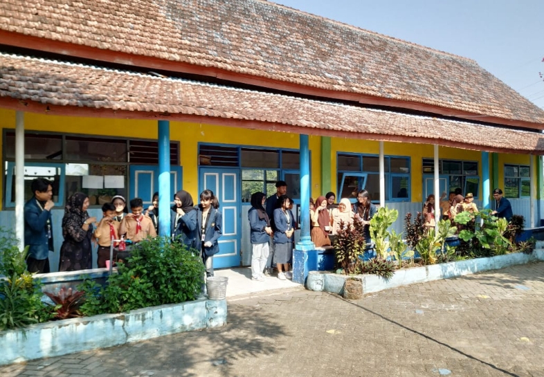 MMD UB Kelompok 18 Edukasi Anak-anak di Singosari Terkait PHBS