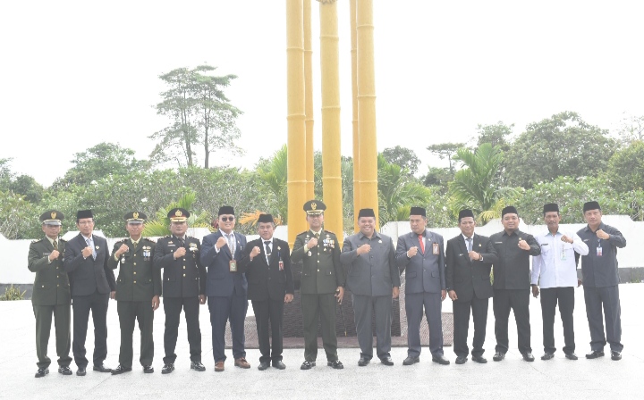 Bersempena Peringati HUT TNI Ke-80, Kodim 0302/Inhu Ziarah Dan Tabur Bunga ke TMP Indra Bhakti