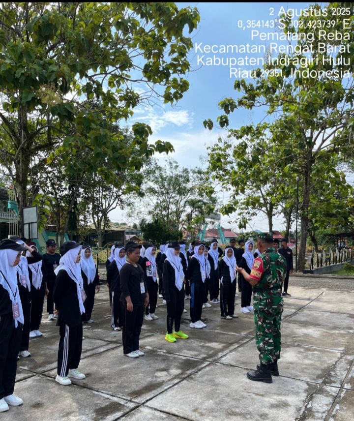 Babinsa Berikan Pelatihan PBB Bagi Siswa Dan Siswi Poltekkes Riau Inhu