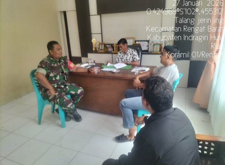 Dalam Komsosnya Babinsa Bersama Tokoh Masyarakat Di Desa Binaan Talang Jerunjing