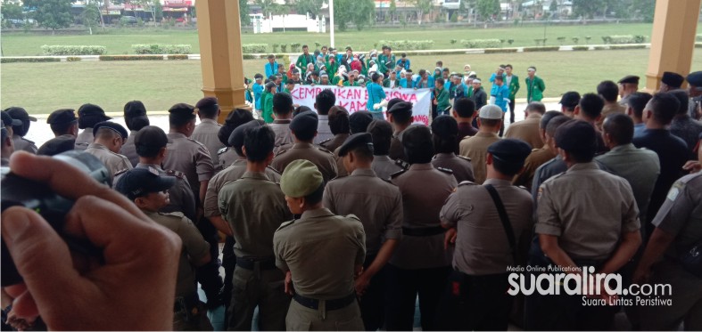 Beasiswa  Tidak Kunjung Cair, Aliansi Mahasiswa Tamiang  Unjuk Rasa di Kantor Bupati Aceh Tamiang