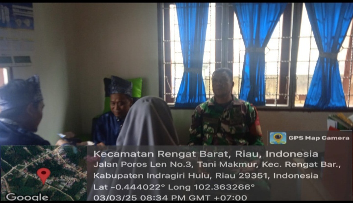 Tingkatkan Keamanan Dan ketertiban Di wilayah Desa Binaan Bersama Perangkat Desa Babinsa Jalankan Komsos.