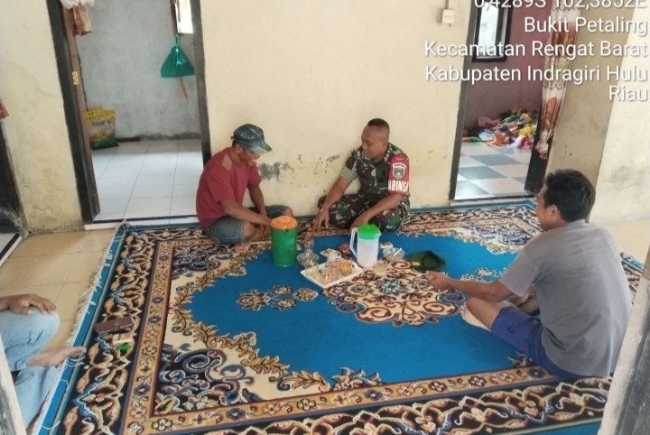 Terus Lakukan Upaya Jaga Hubungan Baik, Babinsa Laksanakan Komsos Dengan Warga Binaan