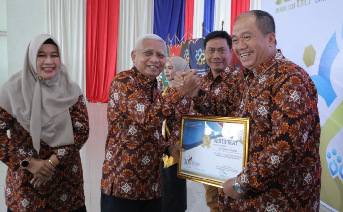 Bupati Asahan Terima Penghargaan Di Puncak HARGANAS Ke-32 Provinsi Sumut