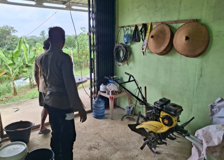 Polsek Lirik Bersama KT.RTI Serta KWT Tinjau Pengecekan Lokasi Persiapan Panen Jagung Pipil