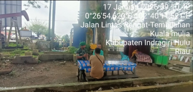 Komsos Jalan Babinsa Jaga Hubungan Keakraban Antara TNI Dan  Masyarakat