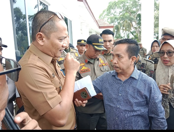 Masyarakat Tuntut Janji Bupati Asahan, Terkait Realisasi Pembongkaran Tembok Yayasan Pendidikan Maitreyawira Kisaran