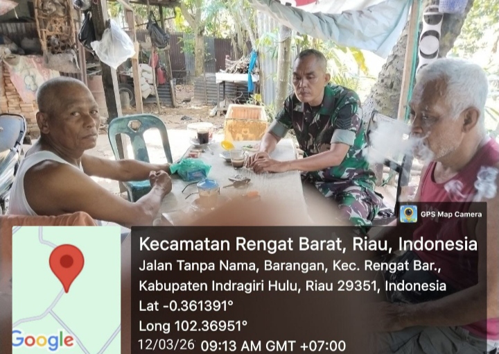 Bersama Mitra Karib Babinsa Lakukan Komsos Di Wilayah Binaan