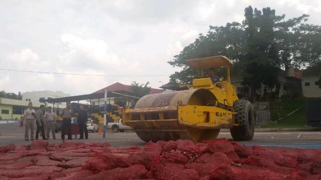 5 Ton Bawang Merah Selundupan Dimusnahkan Polres Pelalawan