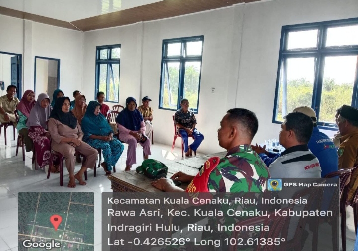 Babinsa Monitoring Serta Dampingi Penyaluran BLT-DD Guna Pastikan Tepat Sasaran