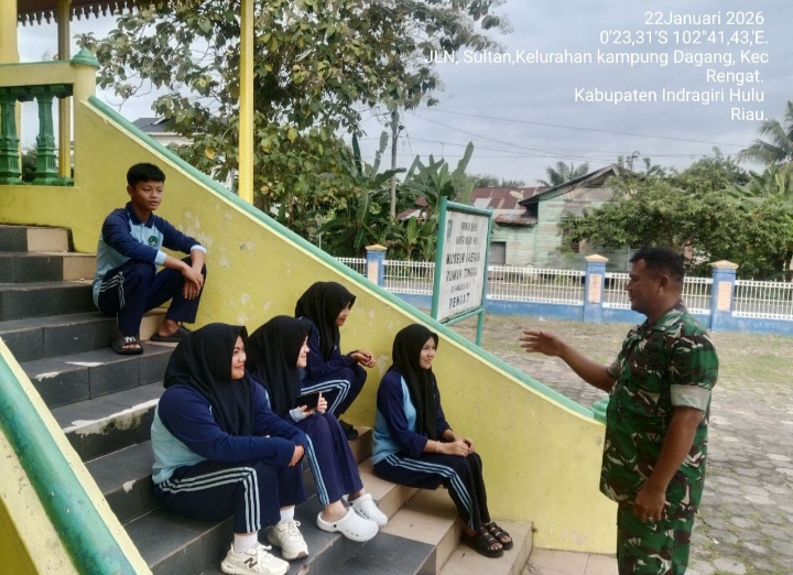 Bina Karakter Serta Ajari Disiplin Babinsa Berikan Motivasi Kepada Siswi Pelajar Pesantren Y PAIR