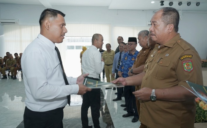 Bupati Asahan Serahkan 148 SK CPNS